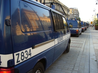 furgonetki policyjne na Krakowskim Przedmieściu
